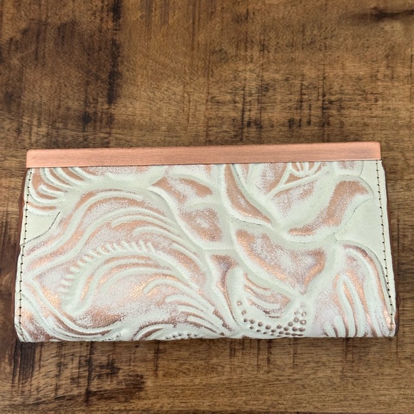 Patricia Nash Cream and Tan Floral Wallet bundle - Picture 2 of 5